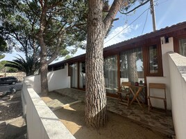 Family Studio, 2 Bedrooms, Private Bathroom | Premium bedding, free WiFi, bed sheets