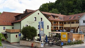 A building with a sign reading "Hotel Gasthof Herreth." - Hotel Gasthof Hereth (Wirsberg)