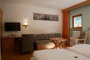 Chambre Standard Double ou avec lits jumeaux | Literie de qualité supérieure, bureau, fer et planche à repasser