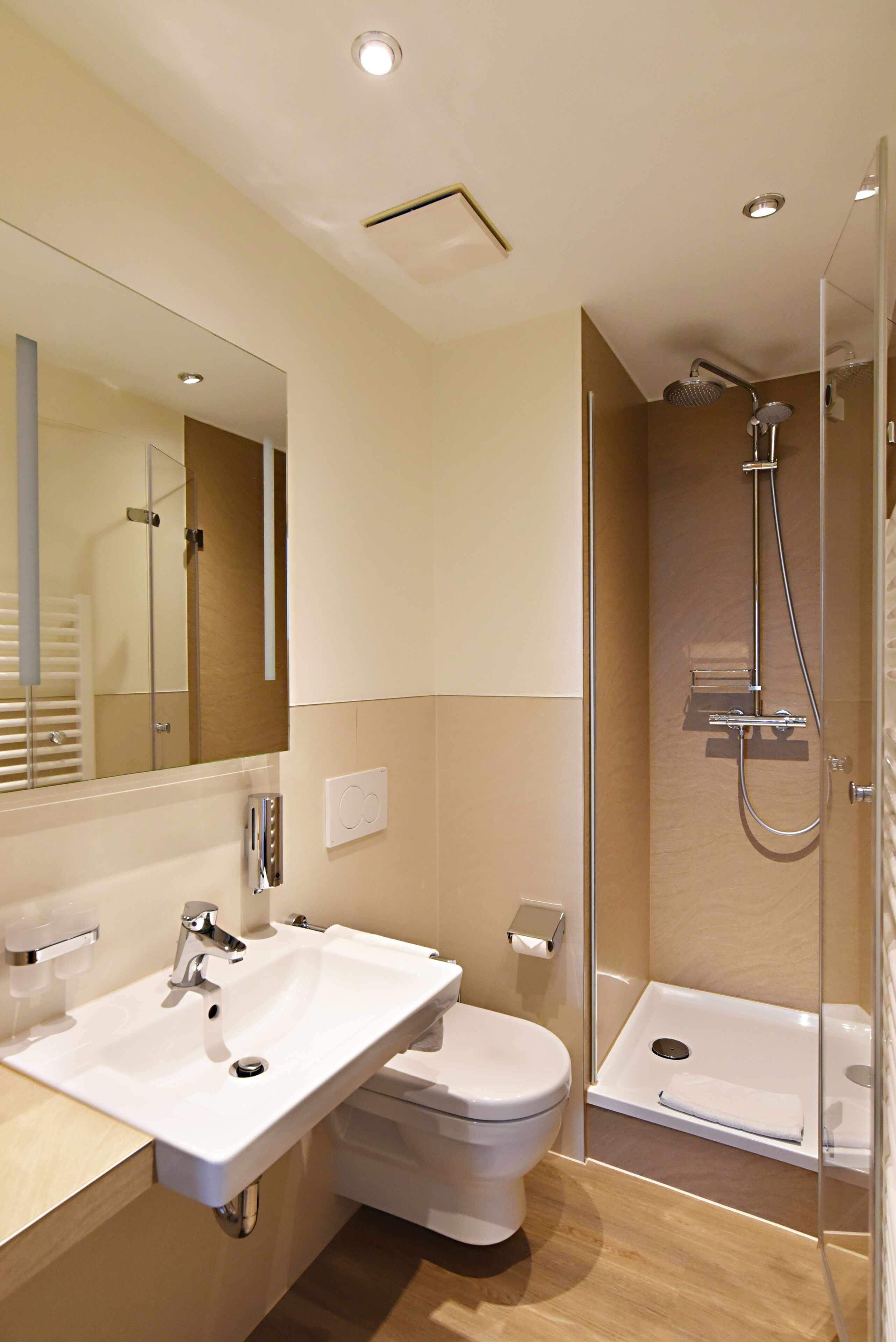 Kamar Single | Kamar mandi | Shower, perlengkapan mandi gratis, pengering rambut, dan handuk