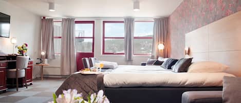 Double Room, Accessible | 1 bedroom, pillowtop beds, desk, blackout drapes