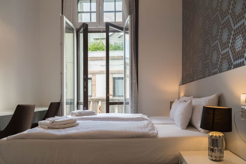 Hotel Mika Downtown