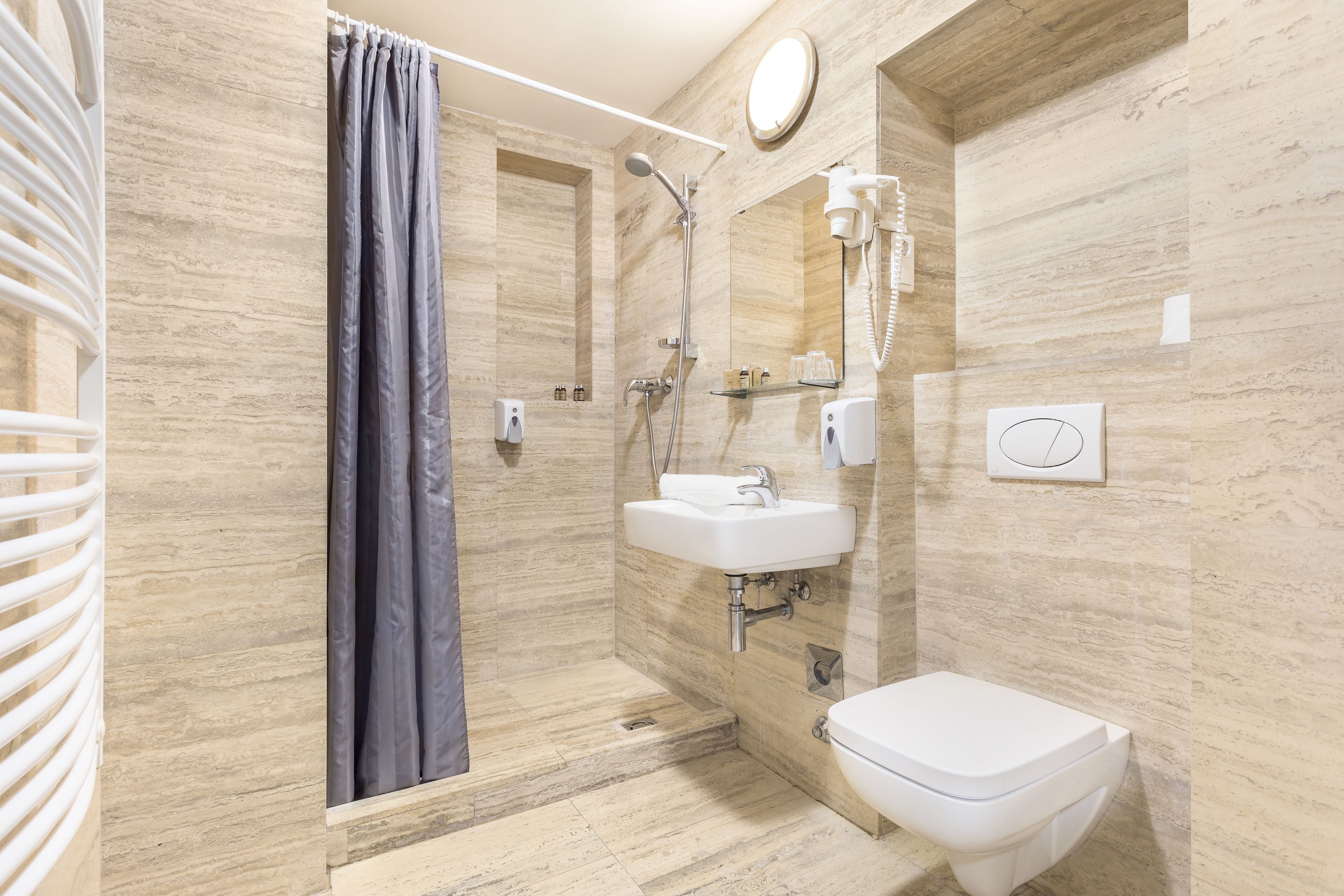 superior suite | bathroom | shower, free toiletries, hair dryer, towels