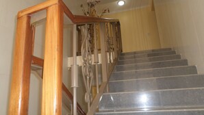 Staircase - Mambosasa View Executive Hotel - Tabata (Dar es Salaam)
