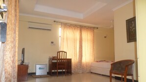 Standard Double Room | Living area - Mambosasa View Executive Hotel - Tabata (Dar es Salaam)