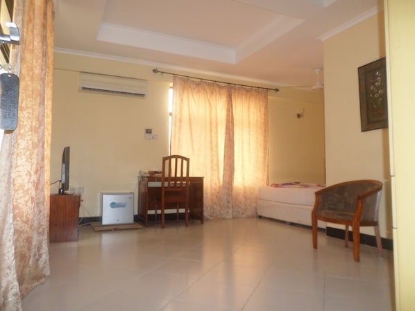Standard Double Room | Living area | Flat-screen TV