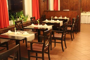 Desayuno buffet (EUR 7.50 por persona)