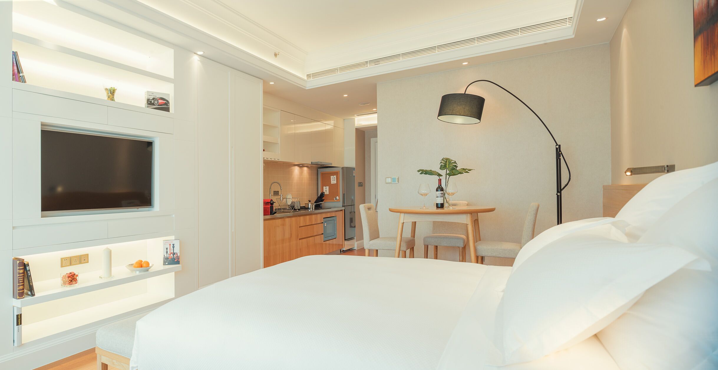 Ropa de cama de alta calidad y minibar 