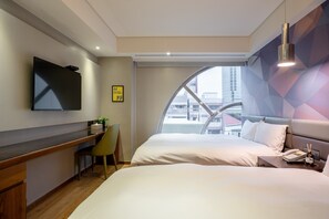 클래식 쿼드룸 | 책상, 노트북 작업 공간, 암막 커튼, 방음 설비