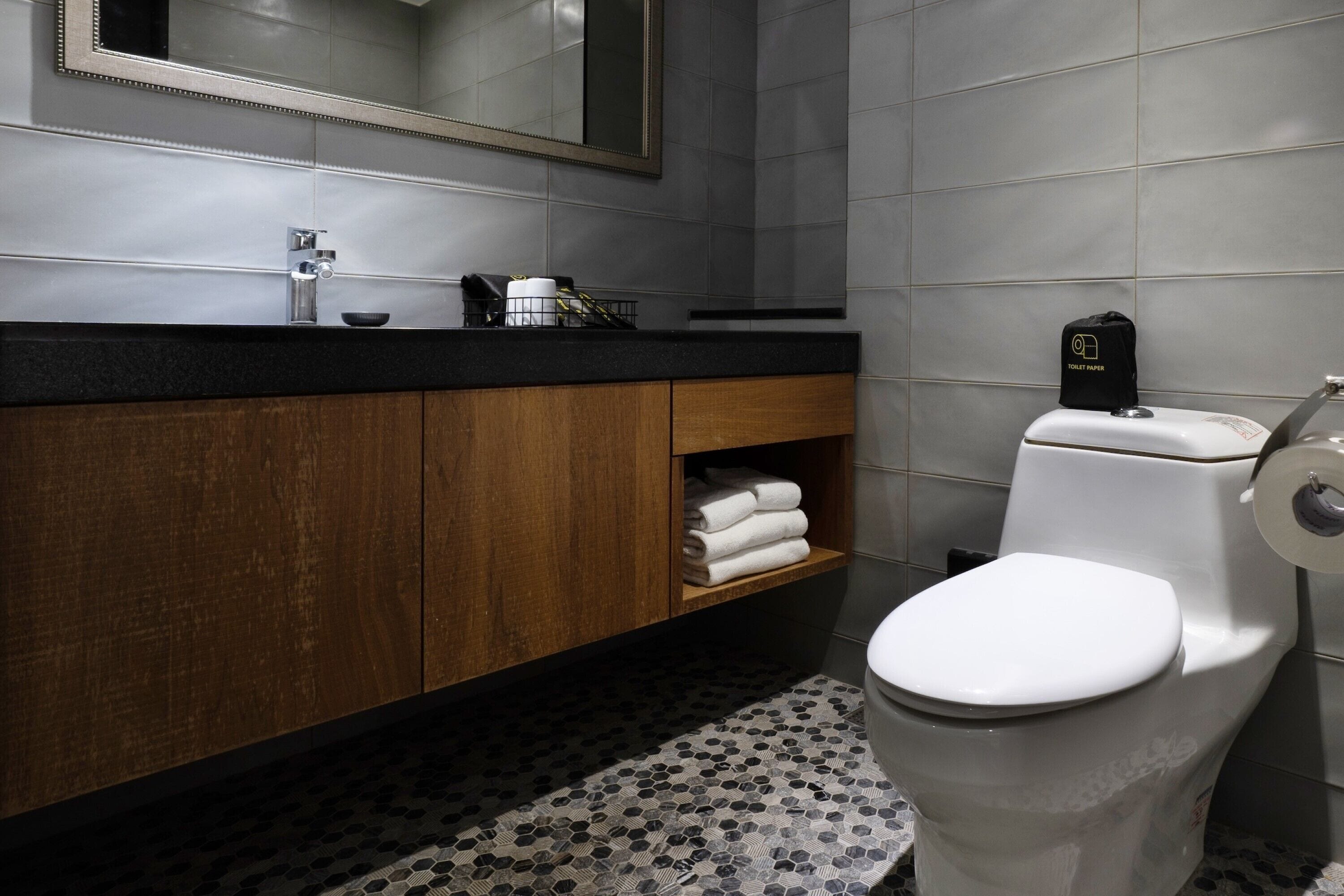 standard double room, no windows | bathroom | hair dryer, bidet, towels, shampoo