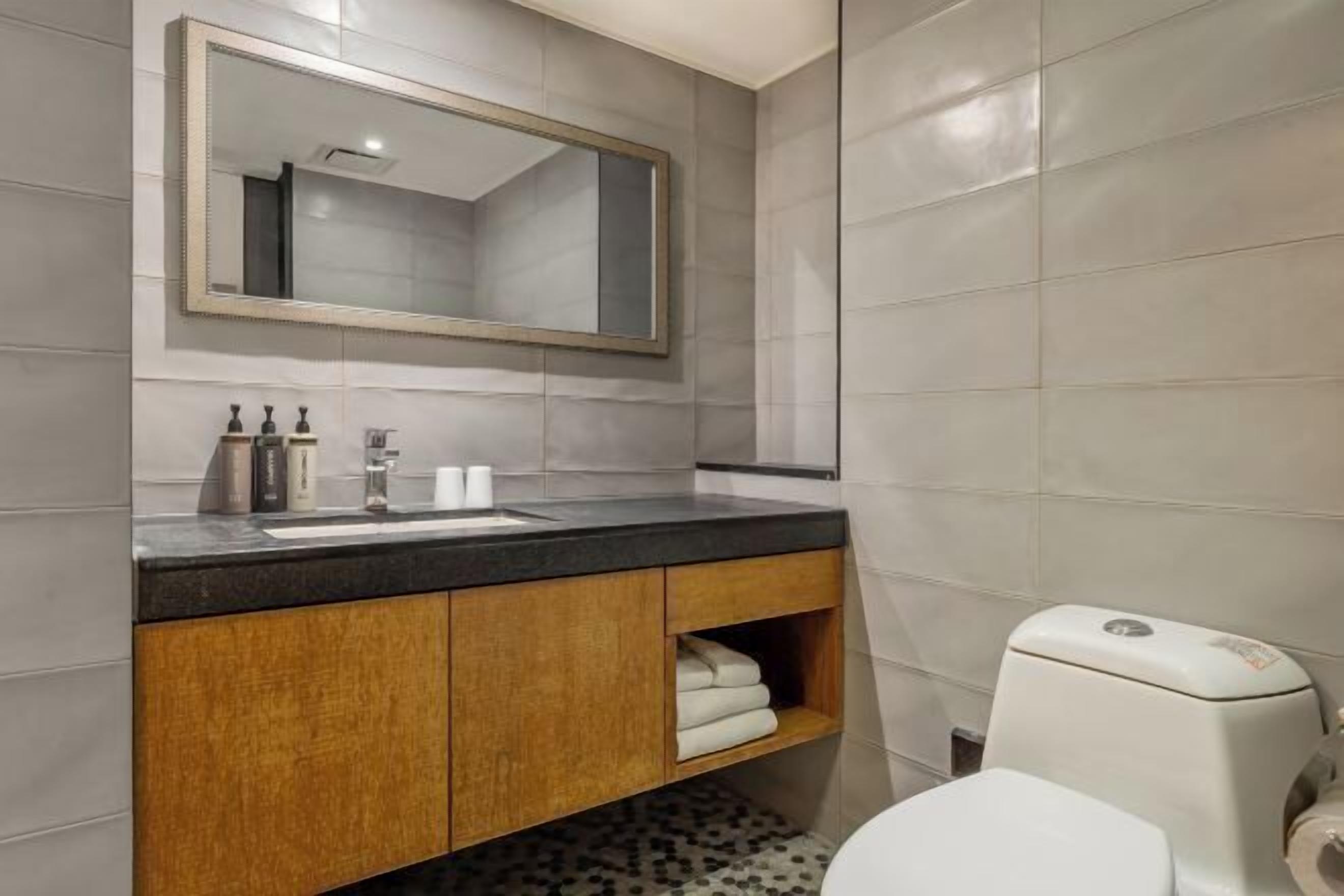 Baño | Secador de pelo, bidé, toallas y champú