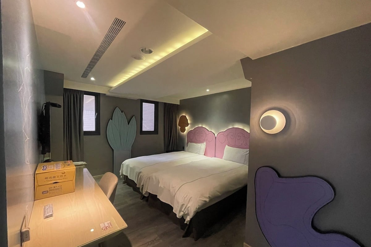 Standaard Twin kamer | 1 slaapkamer, een bureau, een laptopwerkplek, verduisterende gordijnen