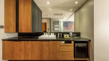 Firemannsrom – classic | Skrivebord, skrivebord for bærbar PC, blendingsgardiner og lydisolert