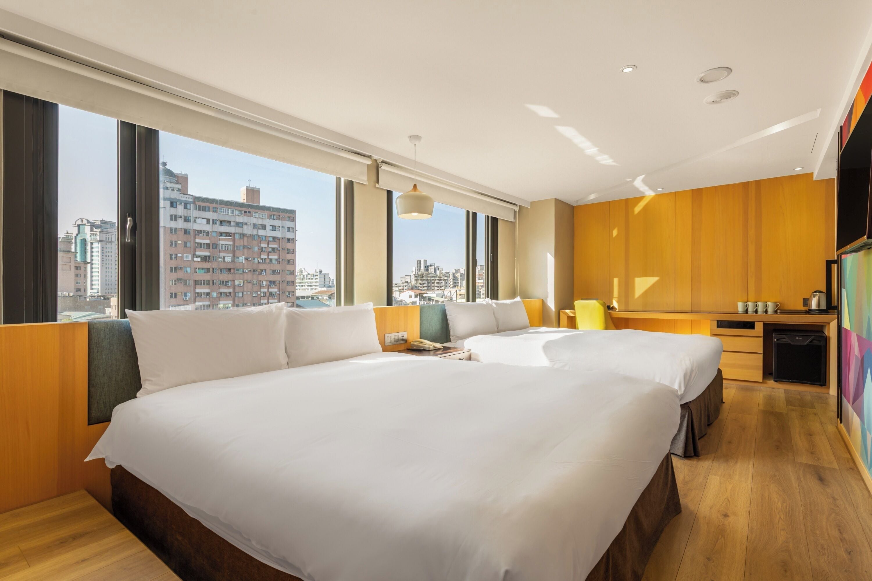 经典四人房 | 办公桌、笔记本电脑工作区、遮光窗帘、隔音