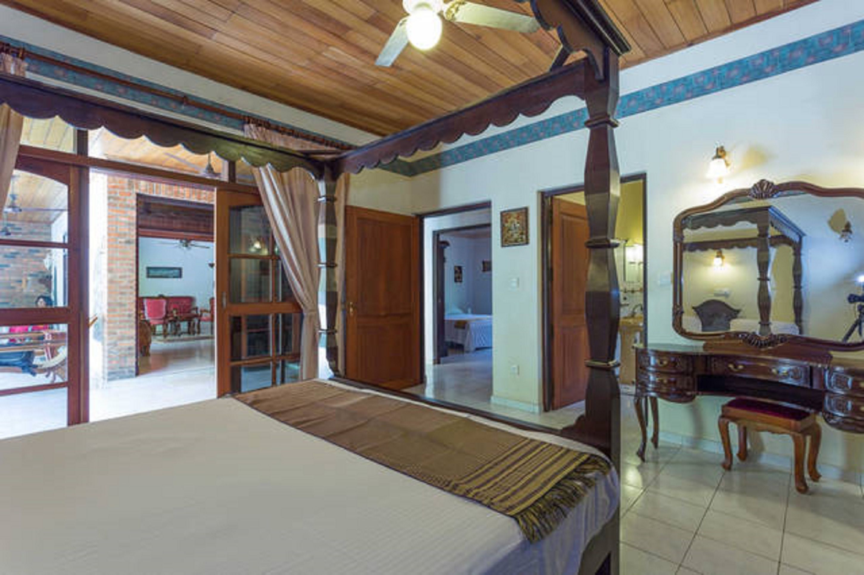 2 bedrooms, desk, iron/ironing board, free rollaway beds