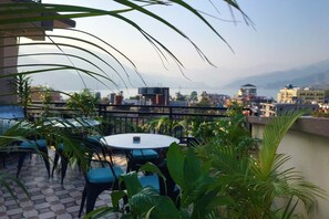 Rooftop terrace - Hotel Karuna (Pokhara)