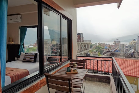 Balcón. Hotel Karuna