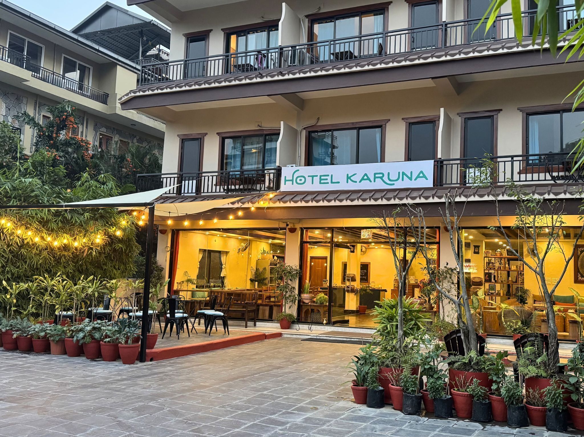 Pintu masuk properti