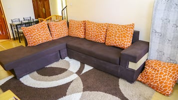 Apartamento City, 3 habitaciones, no fumadores | Zona de estar | Una televisión de pantalla plana, Netflix, servicios de streaming