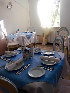 Couples dining
