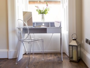 Deluxe Double Room, Ensuite | Hypo-allergenic bedding, desk, iron/ironing board, free WiFi - The Lane Hotel (Edinburgh)