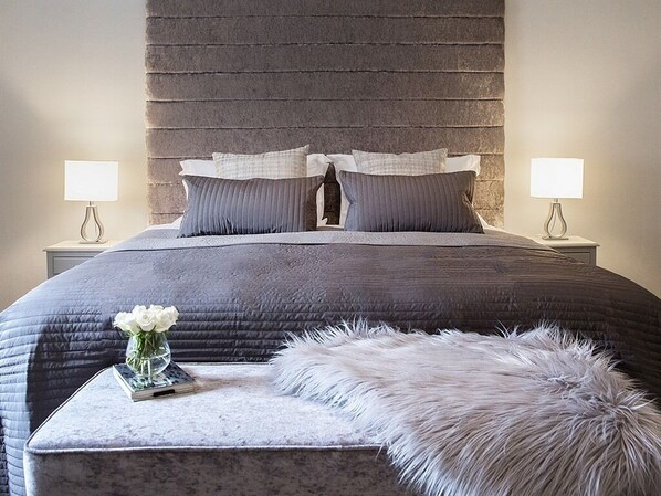 Deluxe Double or Twin Room, Ensuite | Hypo-allergenic bedding, desk, iron/ironing board, free WiFi - The Lane Hotel (Edinburgh)