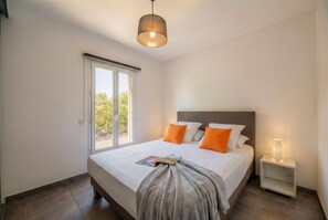 Apartment for 6 people - 2 bedrooms - Air conditioning - Terrace - 52 m² and 30 m² terrace | Soundproofing, iron/ironing board, free cribs/infant beds, free WiFi
