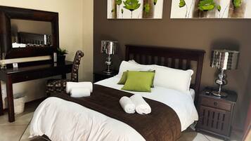 Habitación doble | Caja de seguridad en la habitación, escritorio y insonorización