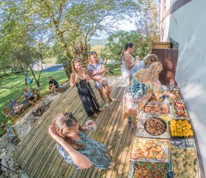 Free daily continental breakfast - Surf Camp San Sebastian Partyhostel (Aia)