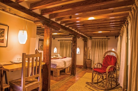 Suite, Courtyard View | 1 bedroom, premium bedding, desk, laptop workspace