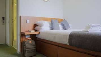 2 bedrooms, premium bedding, iron/ironing board, free WiFi