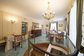 Free daily buffet breakfast - B&B 'O Sole Mio (Naples)