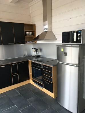 Design Villa, 2 Bedrooms, Park View | Private kitchen