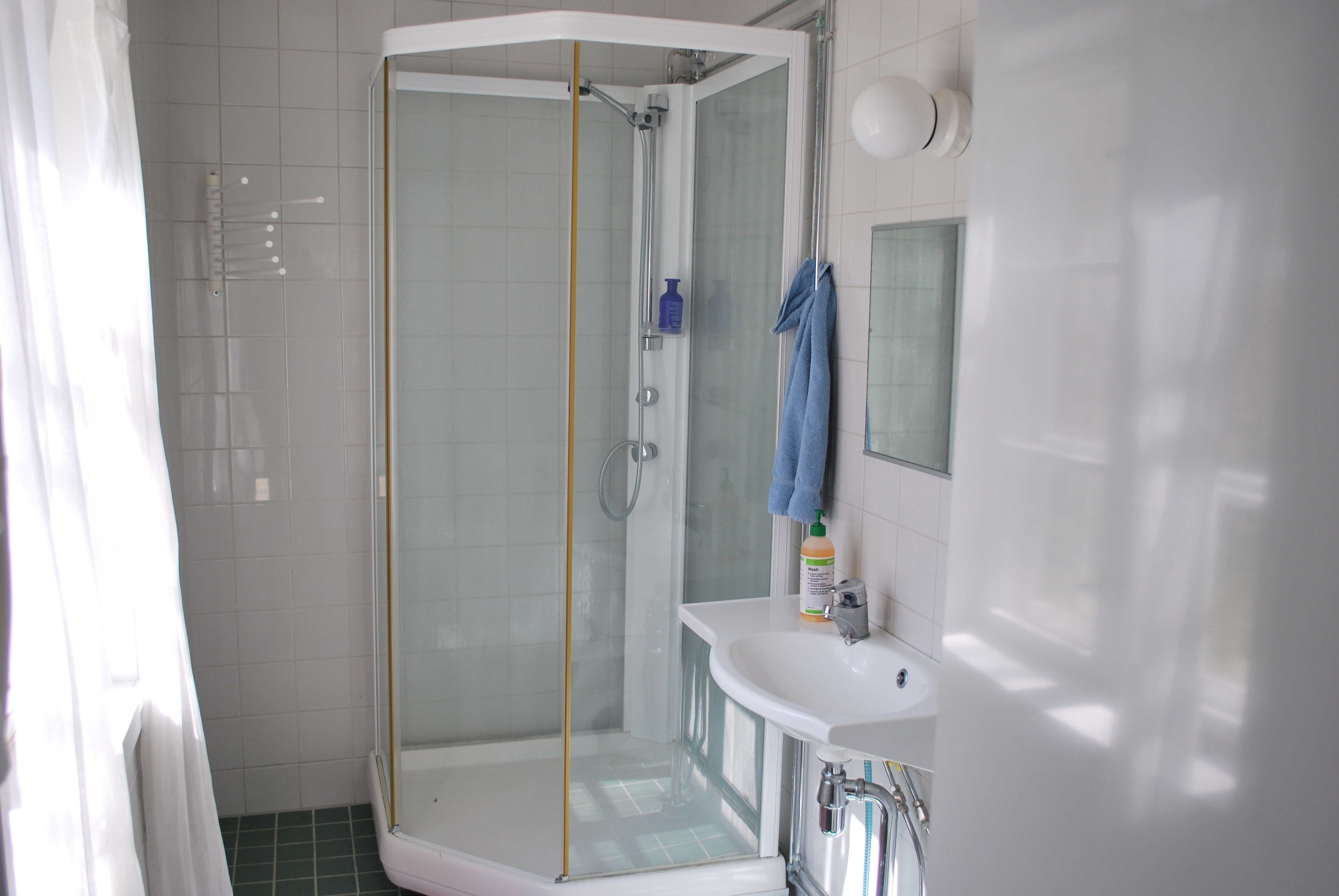 classic apartment, 2 bedrooms, park view | bathroom | bidet, towels