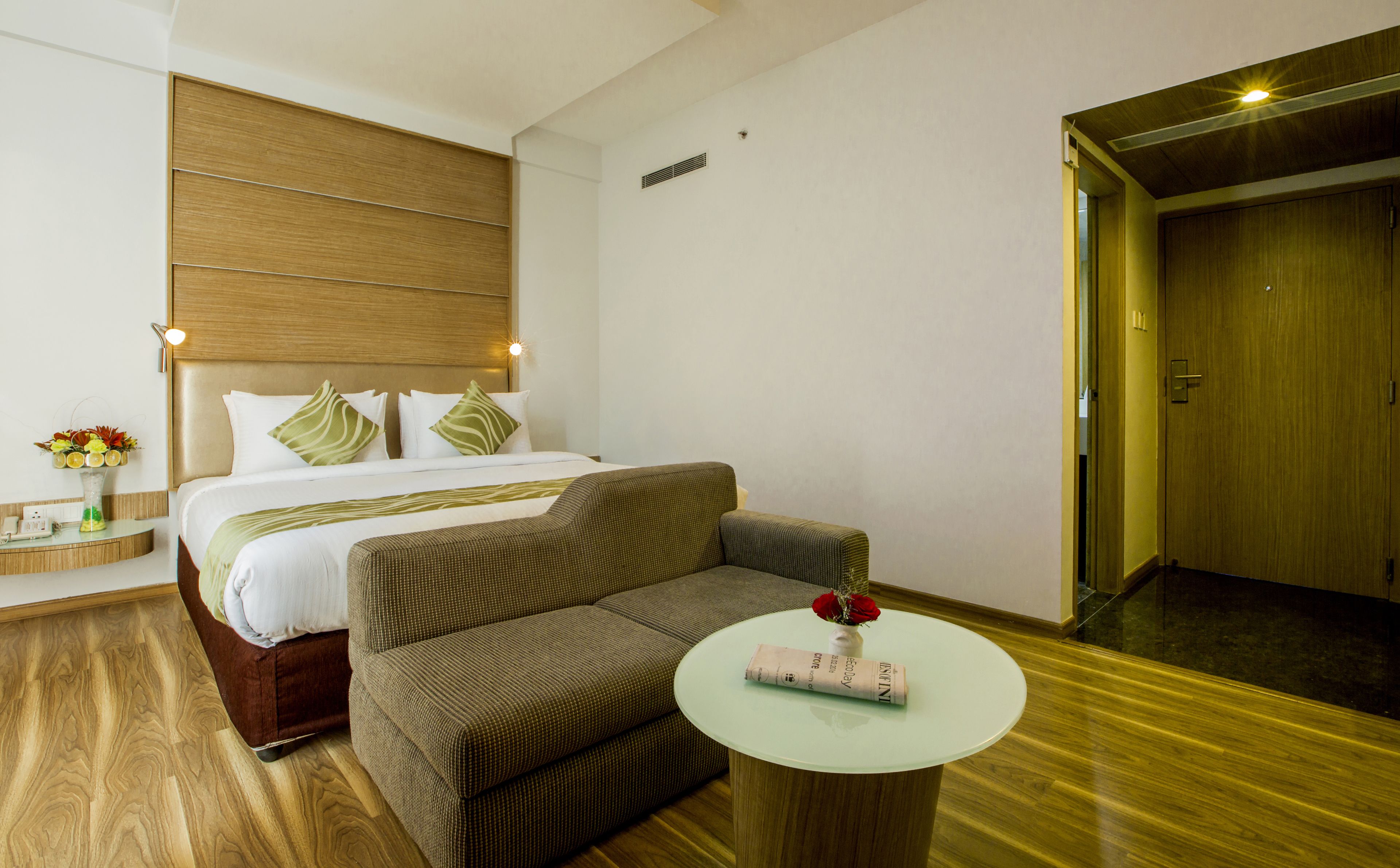 Minibar, in-room safe, desk, iron/ironing board