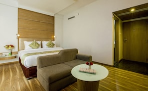 Minibar, in-room safe, desk, iron/ironing board