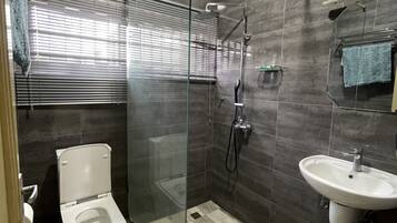Shower, towels