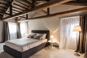 Deluxe-Apartment, Kanalblick | 1 Schlafzimmer, kostenloses WLAN