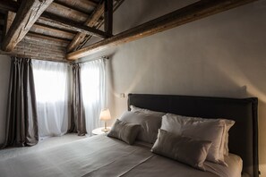 Departamento Deluxe, vista al canal | 1 habitación y wifi gratis