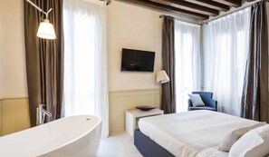 Dúplex, vista al canal | 1 habitación y wifi gratis