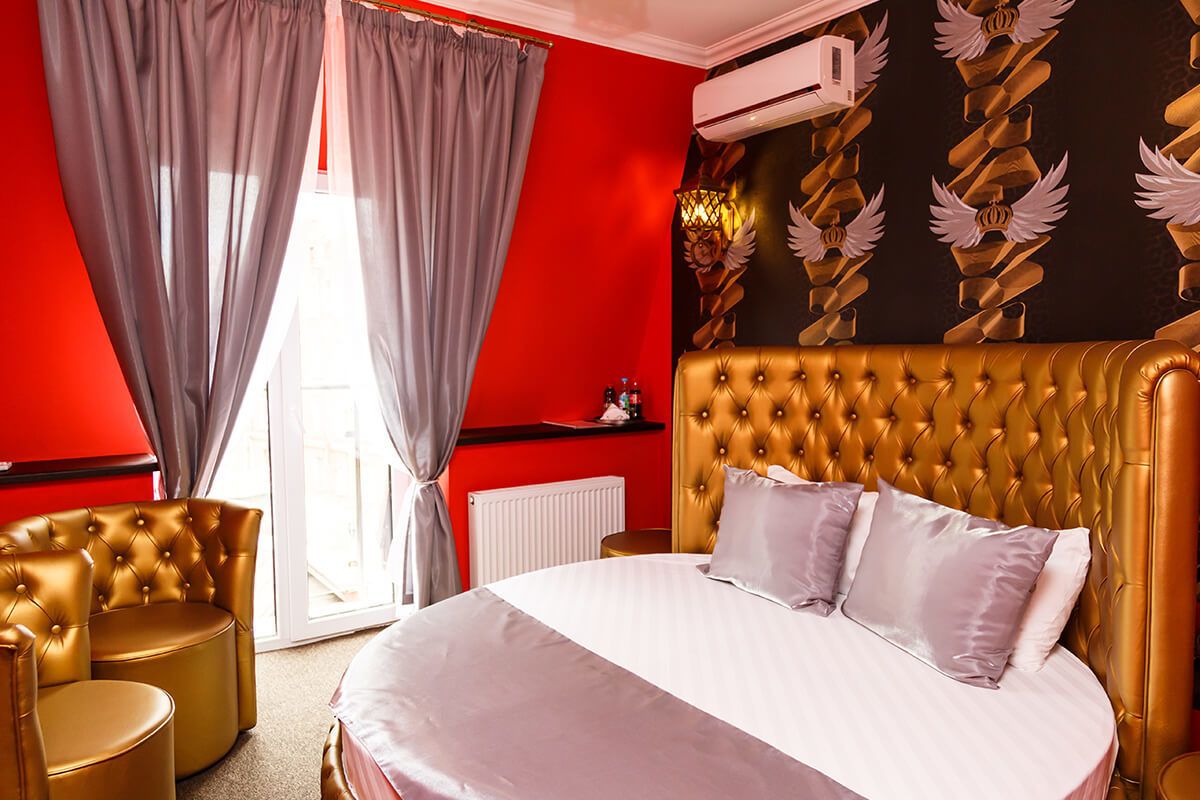 Minibar, desk, iron/ironing board, free WiFi