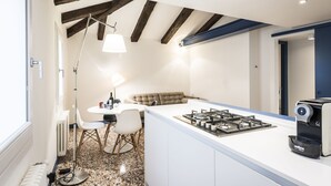 Leilighet, 1 soverom, terrasse, kanalutsikt | Eget kjøkken