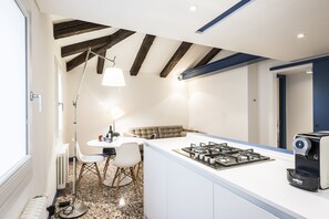 Apartment, 1 Schlafzimmer, Terrasse, Kanalblick | Eigene Küche