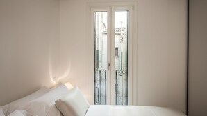 Leilighet, 1 soverom, terrasse, kanalutsikt | 1 soverom og wi-fi (inkludert)