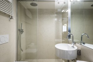 Apartment, 1 Bedroom, Terrace, Canal View | Bathroom | Shower, hair dryer, towels - MYSWEETPLACE - Ca' d'Oro Family Apartment (Venice)