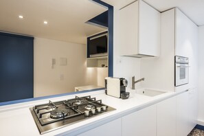 Apartment, 1 Schlafzimmer, Terrasse, Kanalblick | Eigene Küche