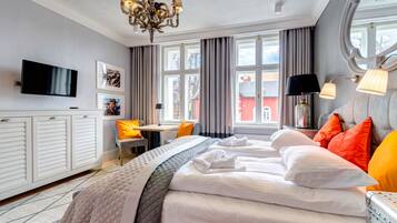 Deluxe Apartment, 2 Bedrooms, Kitchenette | Individually decorated, individually furnished, iron/ironing board