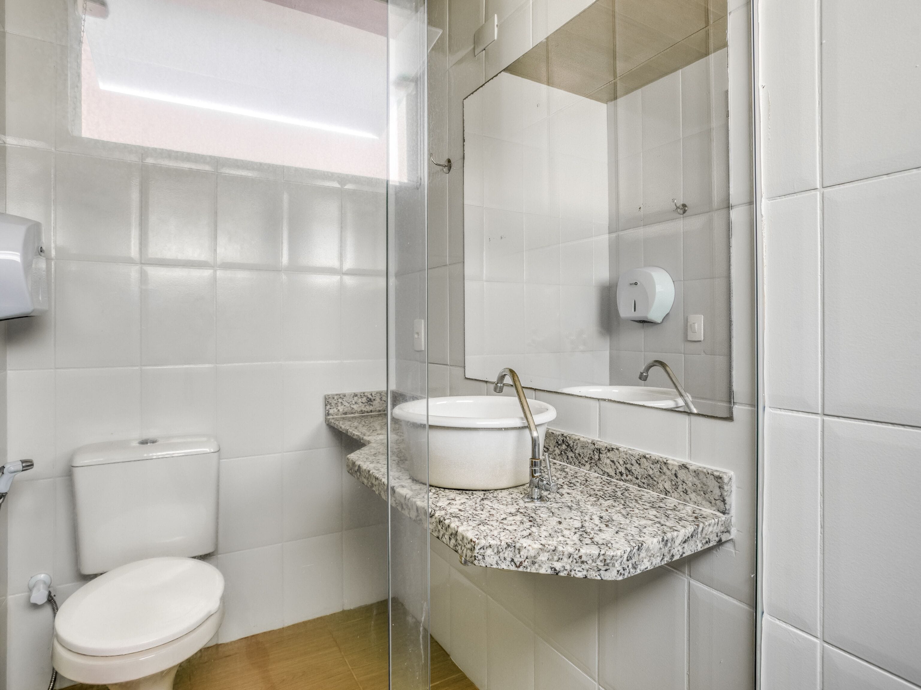 shower, rainfall showerhead, free toiletries, towels