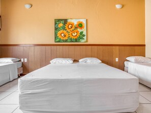 Minibar, desk, blackout drapes, free WiFi - Duas Praias Hotel (Guarapari)