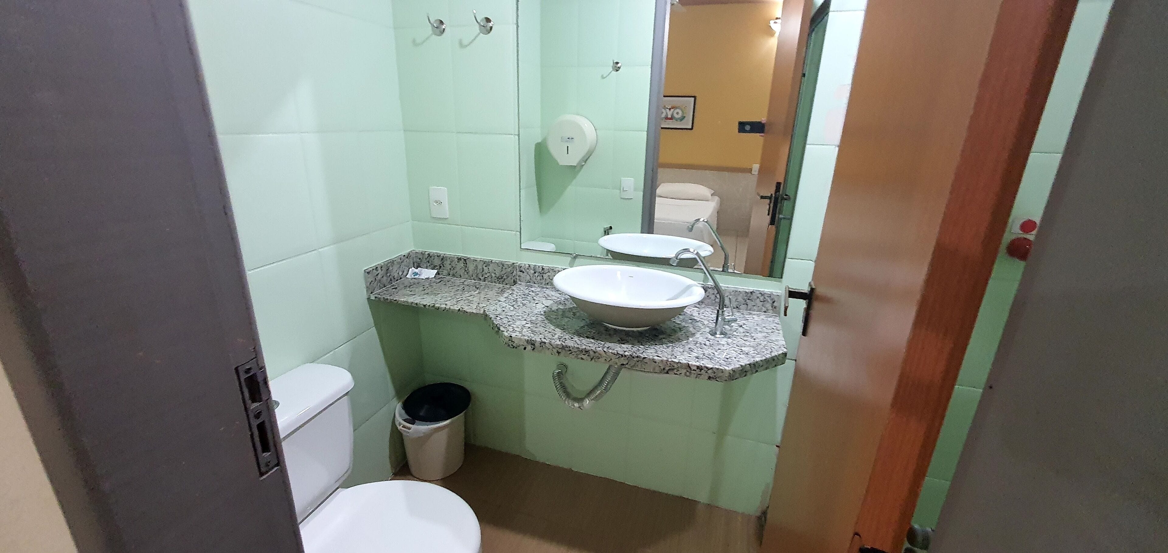 standard room | bathroom | shower, rainfall showerhead, free toiletries, towels